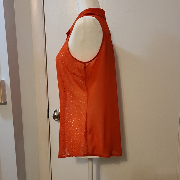 Sleeveless collard blouse with cut outs. - Picture 3 of 4
